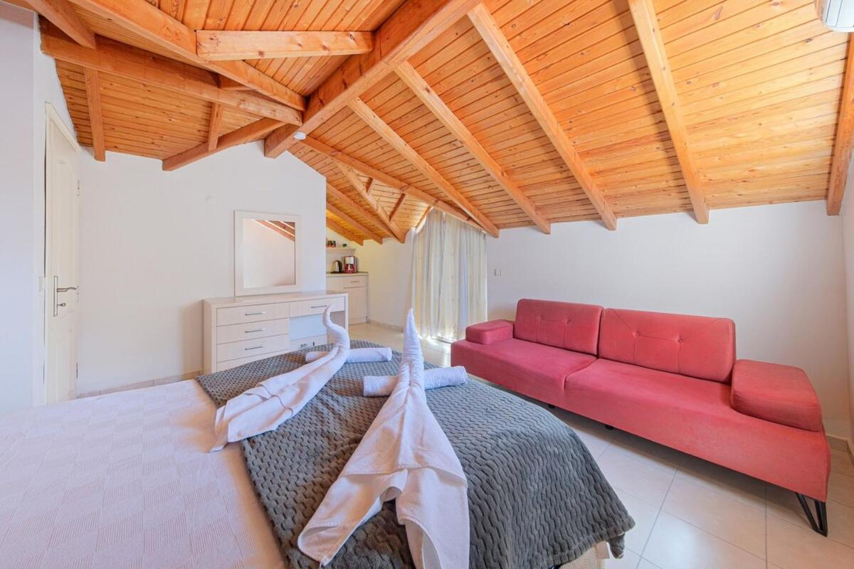 Villa Guel, *